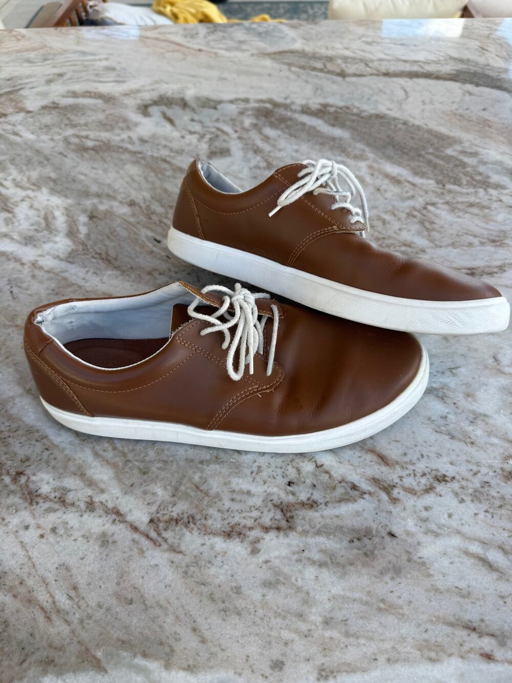 Crocs Men’s 11 Brown Lace Up Sneakers Leather Look White Sole 203563